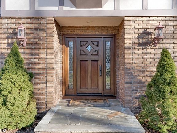 3rd image of 2 Forest View Dr