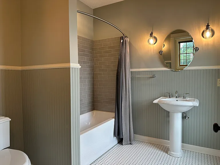 129 S Batavia Ave #2EAST — Photo 14