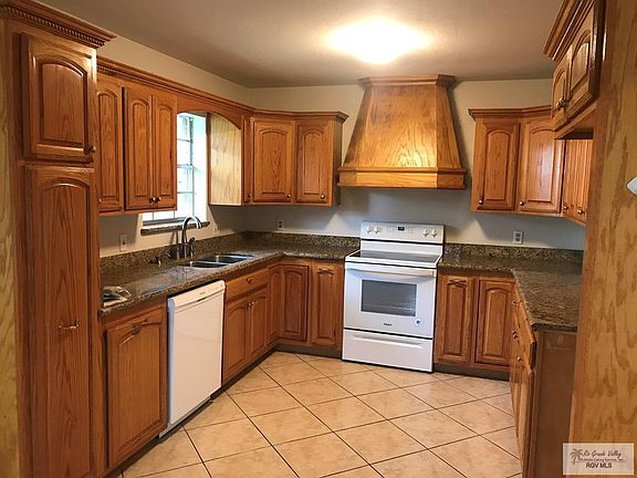 4th image of 1041 E Lori Ln