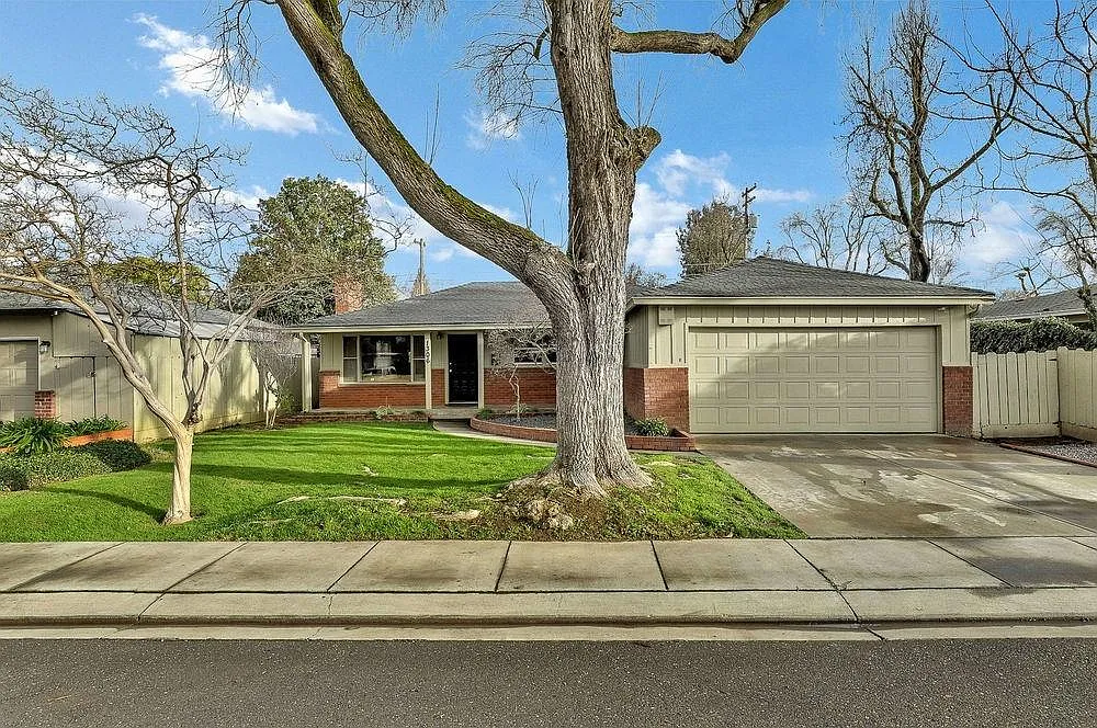 1306 Crescent Dr photo 1
