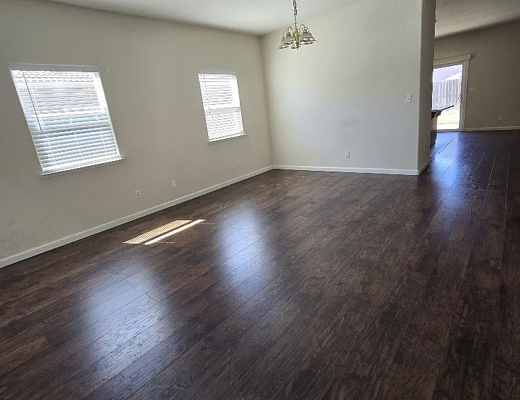 1113 Edith Ct — Photo 2