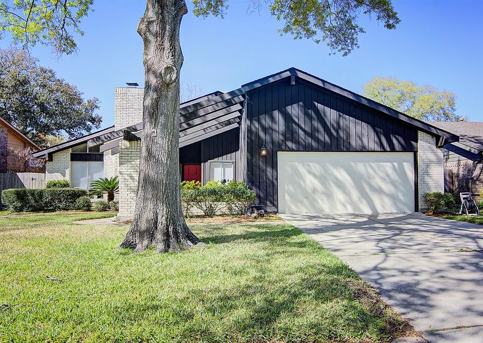 1st image of 16227 Havenhurst Dr