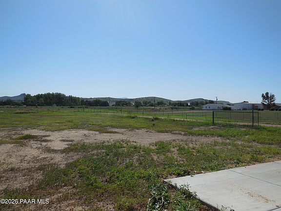 5th image of 1050 W Missouri Ln