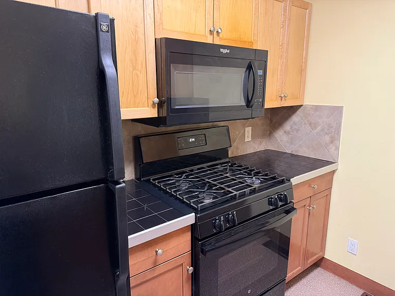 32 Hamilton St #1 — Photo 4