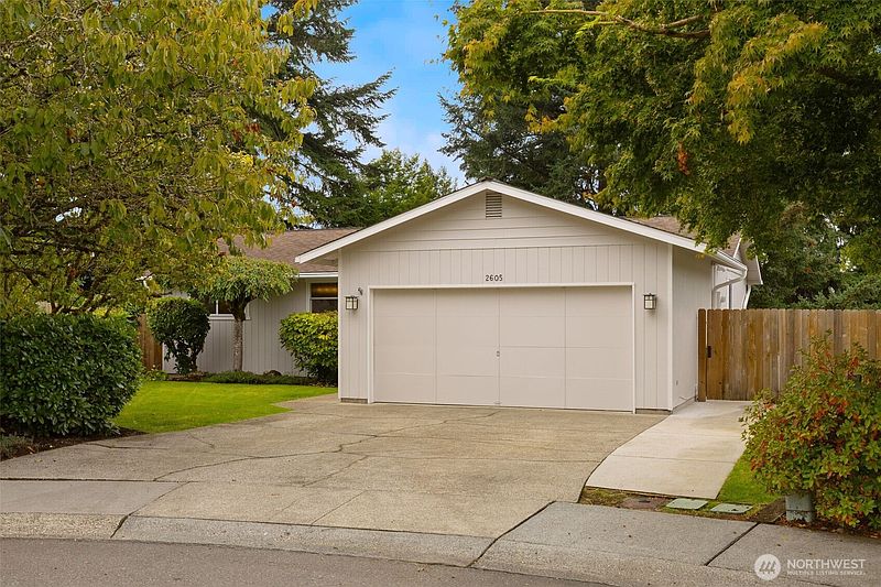 2nd image of 2605 Camas Avenue NE
