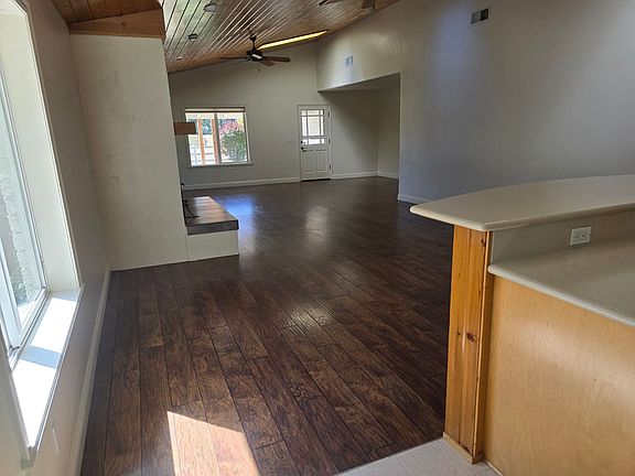 4th image of 3130 S River Rd