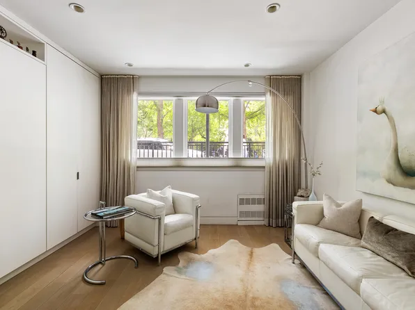 48 Gramercy Park North 1A image 2 of 9