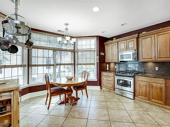 4th image of 406 Turlington Ct