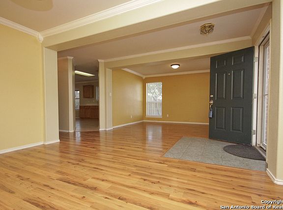 4th image of 15711 Knollcircle