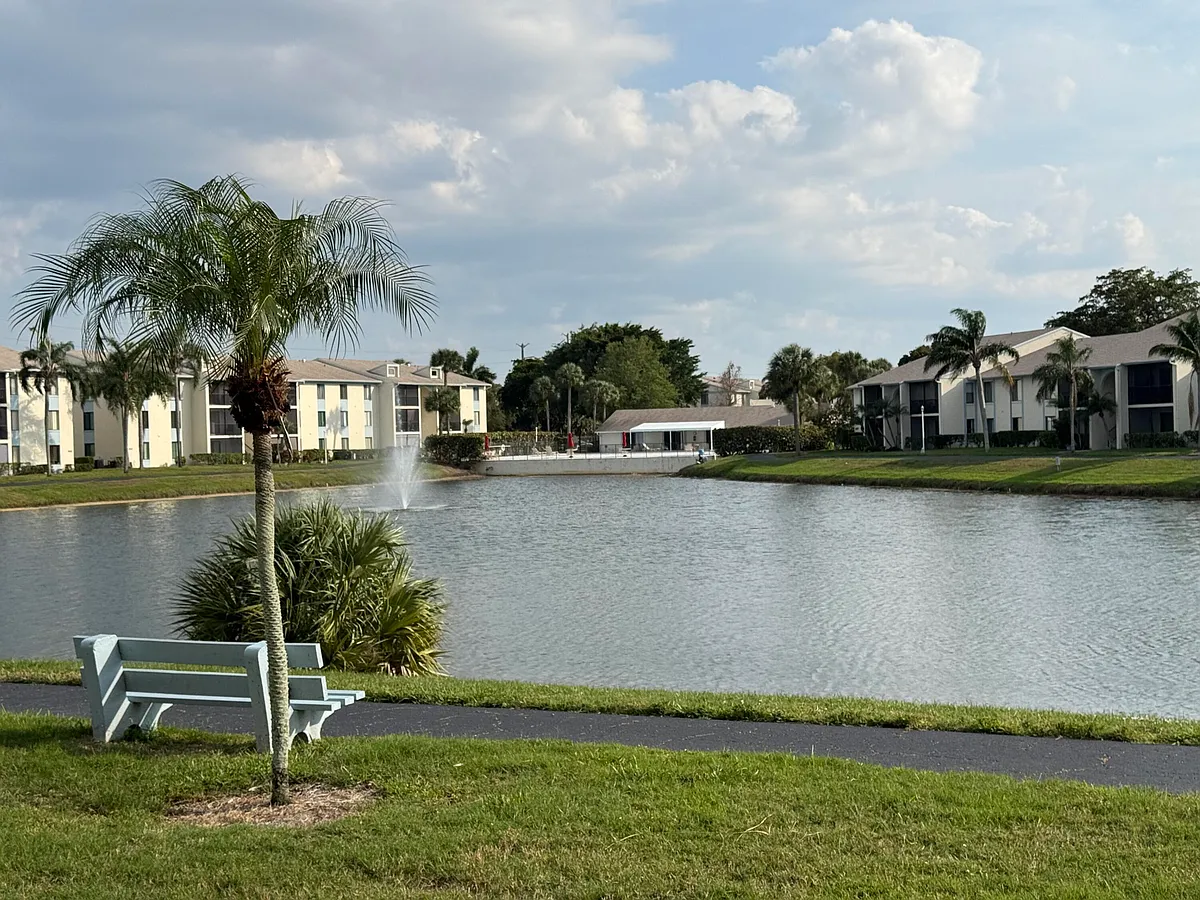 Building Photo - 1107 Green Pine Blvd #B1
