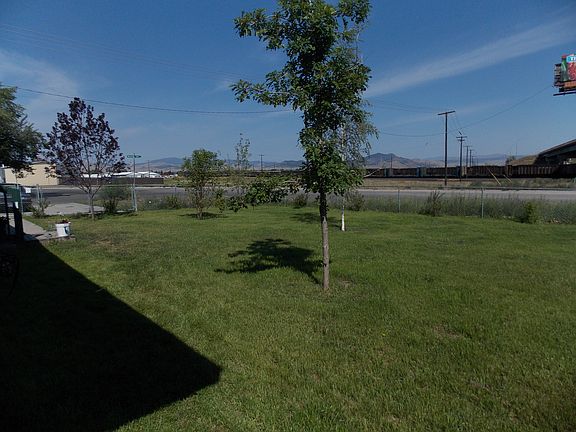fenced yard w/trees