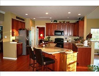 2nd image of 1033 Lakeside Dr