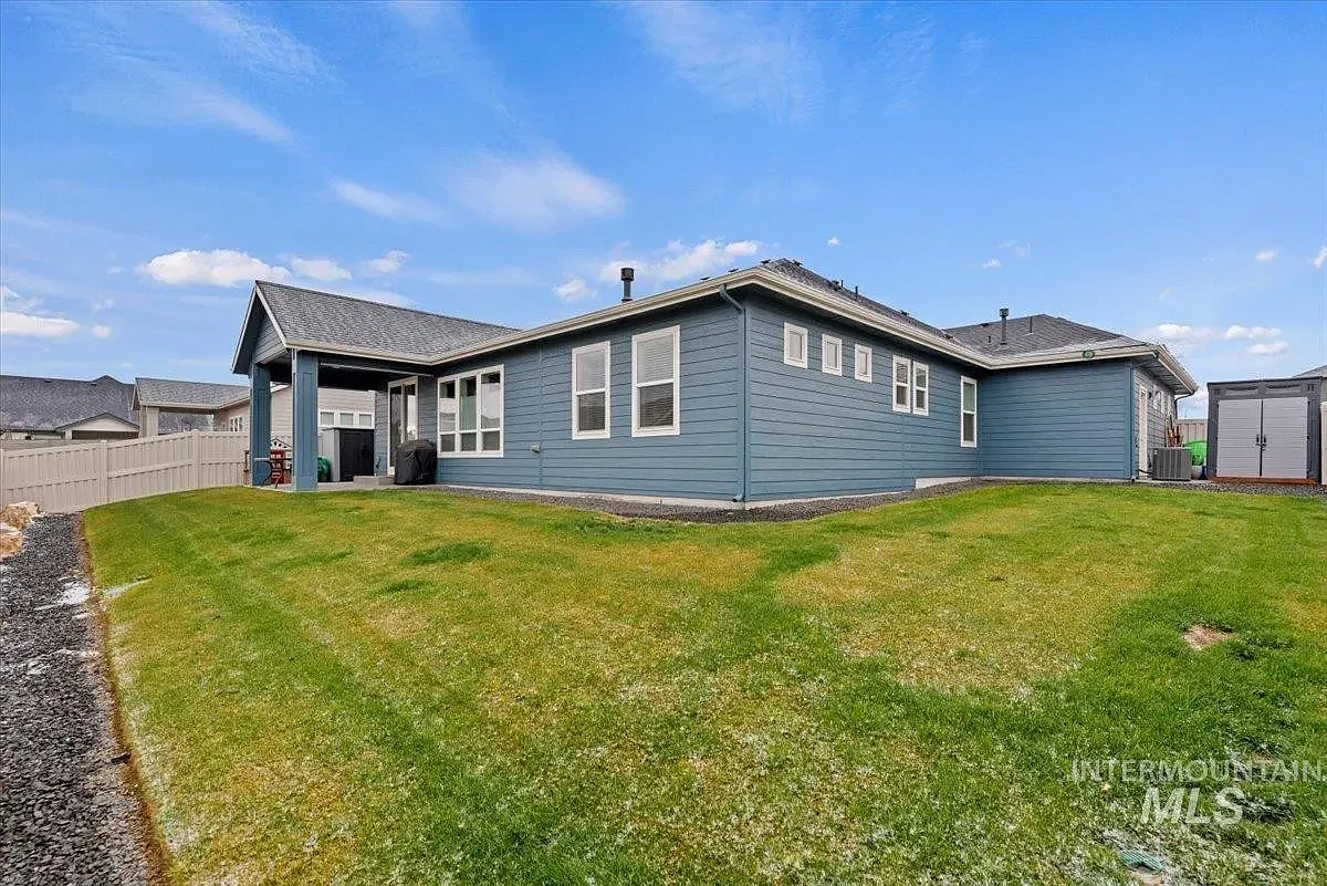 4 bed, 2176 sqft, $2,895 — Photo 3