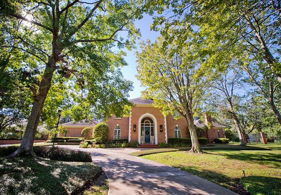 1st image of 10 Bayou Bend Pl