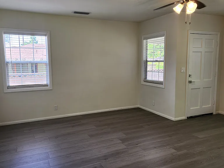1310 Mayflower Ave — Photo 13