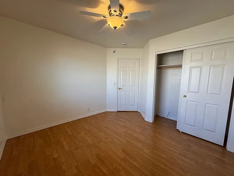 1510 E Charleston Ave — Photo 27