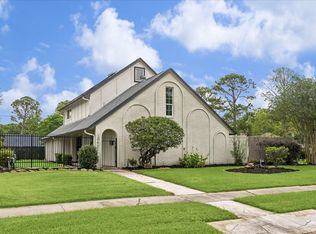 10602 Riverview Dr, Houston, TX 77042