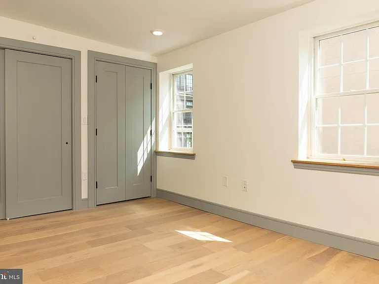 327 S 16th St #3R — Photo 7