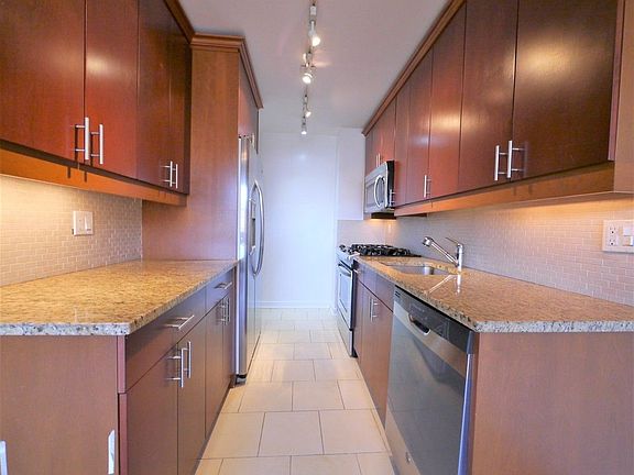 4th image of 765 Amsterdam Ave #12
