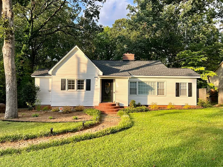 307 Augusta Rd — Photo 1