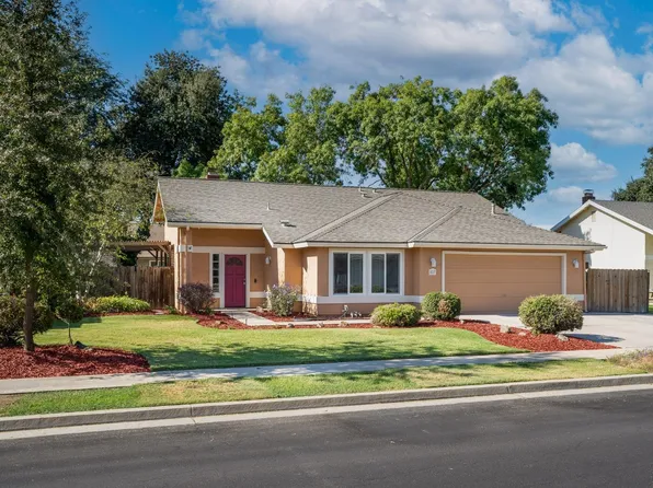 827 Elderwood Ln, Lemoore, CA 93245