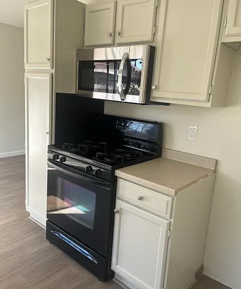 4353 Howard Ave — Photo 10