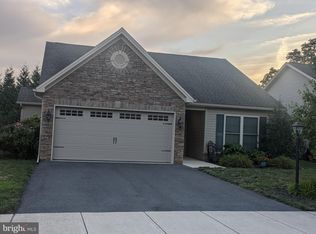 111 Thorncroft Dr, Mechanicsburg, PA 17050