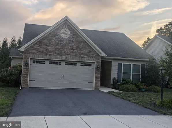 111 Thorncroft Dr, Mechanicsburg, PA 17050
