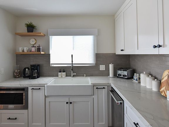 5th image of 748 Manhattan Beach Blvd APT A