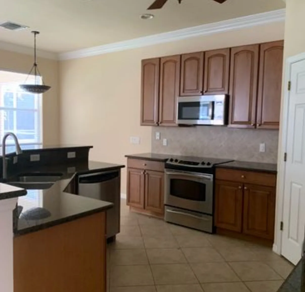 4 bed, 2804 sqft, $2,700 — Photo 3