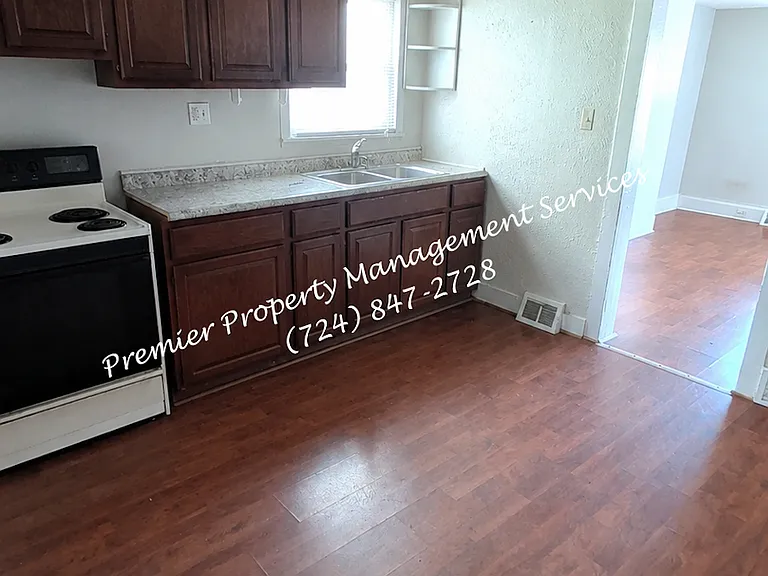 532 Jackson St — Photo 9