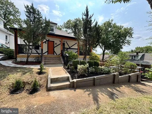 3803 32nd St, Mount Rainier, MD 20712