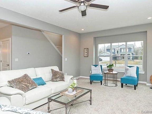 4th image of 553 W Wildwood Dr