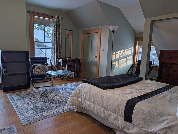 5th image of 527 Main St