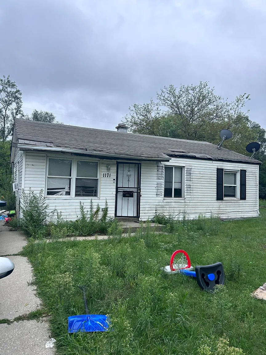 1171 Dearborn Cir photo 1