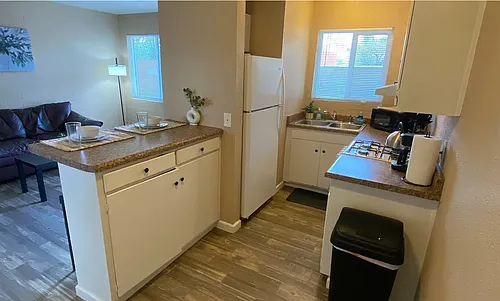 Bellevue Manor Photo 1
