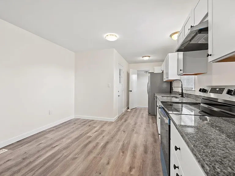 304 Fleming Dr — Photo 2