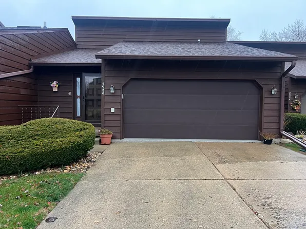 2928 Acorn Dr #2, Freeport, IL 61032