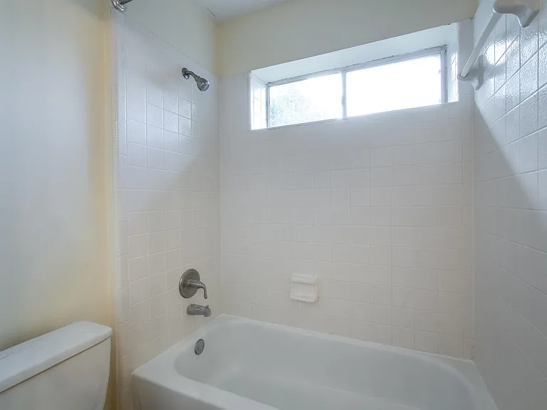 17143 Summer Hollow Dr — Photo 32