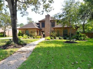 2611 Sleepy Hollow Dr, Pearland, TX 77581