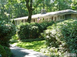 933 Country Club Dr, Highlands, NC 28741