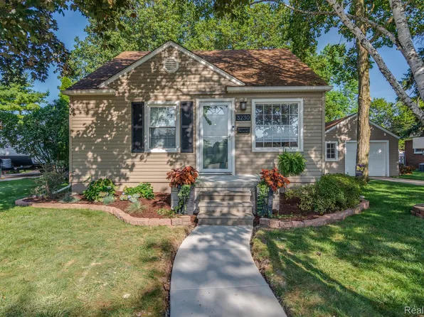 3230 Edison St, Trenton, MI 48183