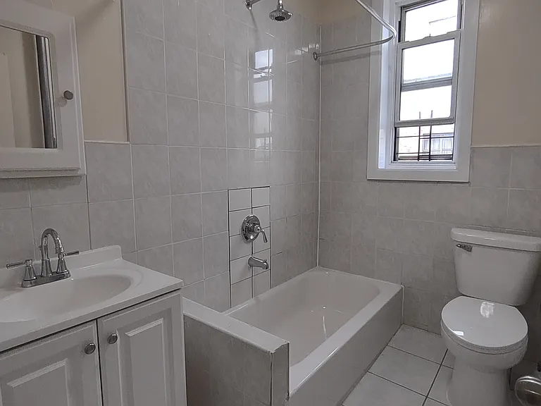 1017 Winthrop St #3 — Photo 2