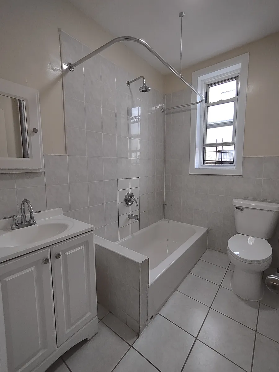 Building Photo - 1017 Winthrop St #3