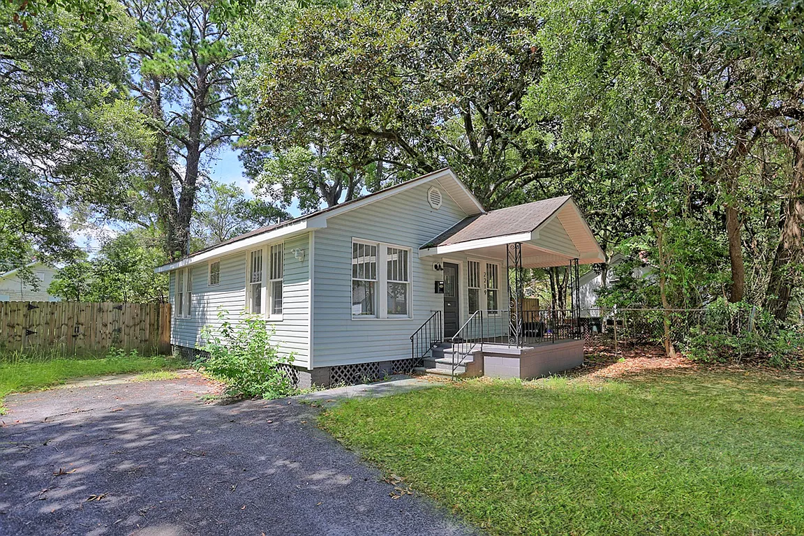 2 bed, 744 sqft, $1,700 — Photo 4
