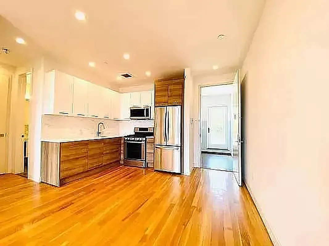 462 Madison Street — Photo 1