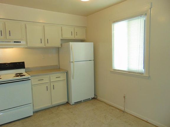 4th image of 9633 20th Bay St APT 6