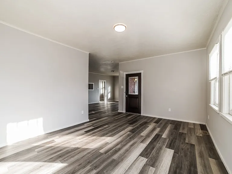 1762105_018_living_room_13428646.jpg