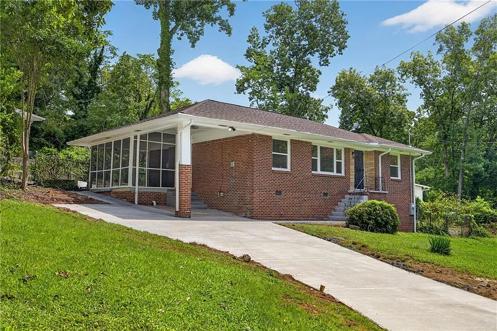 3 bed, 2.0 bath, 1204 sqft, $2,300 — Photo 3