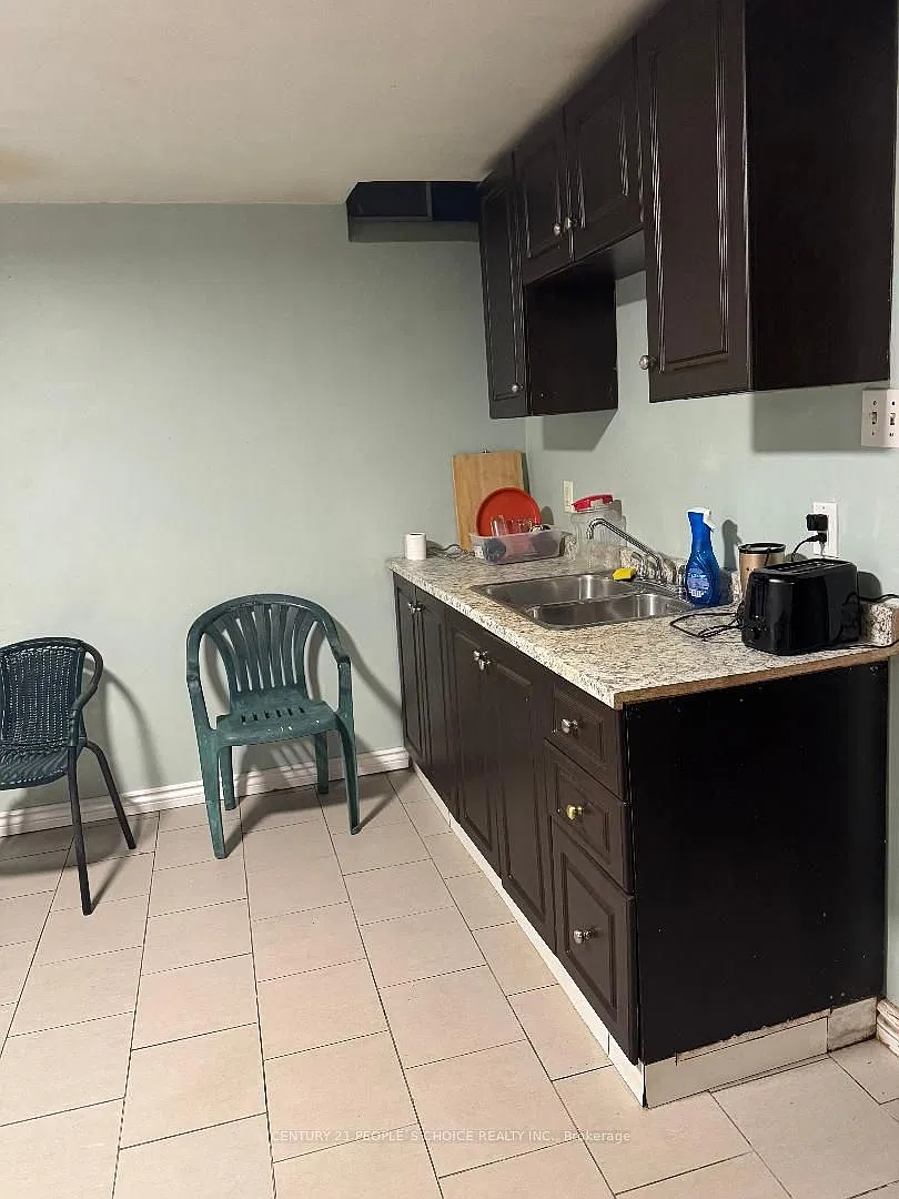3 bed, $2,200 — Photo 3